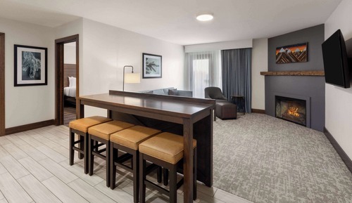 Suite, 1 King Bed with Sofa bed, Mobility Accessible (Lodge, Sunset View, Tub w/ Grab Bars)