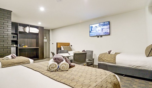 Family Room, Multiple Beds, Non Smoking, Park View