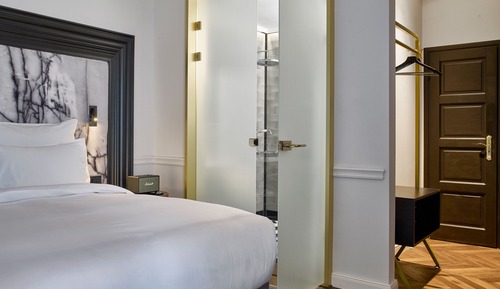Standard Double Room, 1 King Bed, Courtyard View