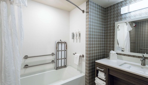 Suite, 1 King Bed, Accessible (Hearing)