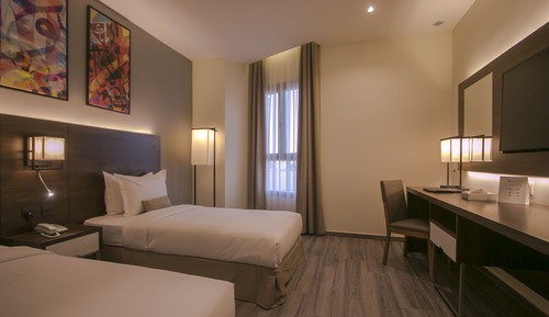 Basic Room, 1 King Bed