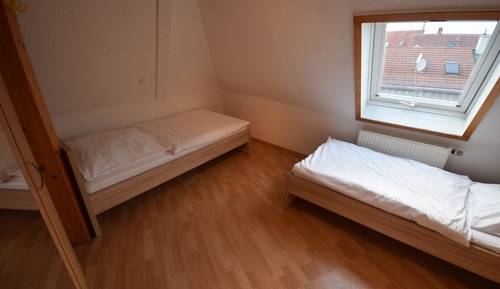 Apartment, 4 Bedrooms (77-00)