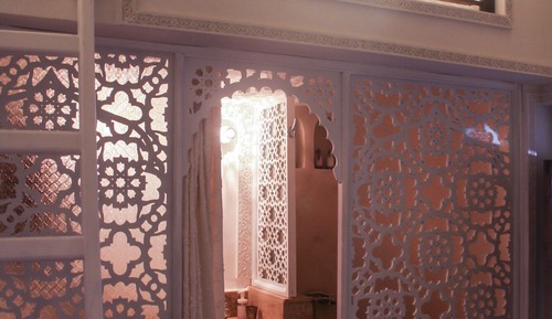 Deluxe Suite (White)