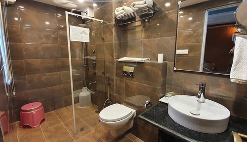Luxury Double Room, 1 King Bed, Non Smoking, Mountain View