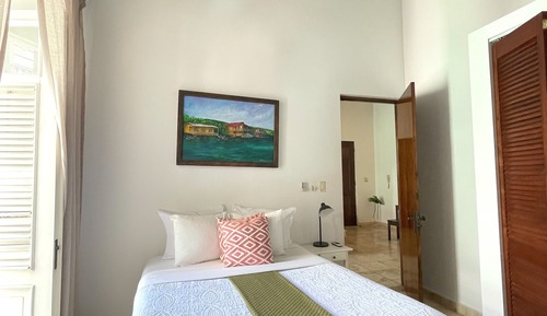 Cozy Suite w/ Balcony, Central (Is in 106 C Fortaleza Apt 4, San Juan PR)