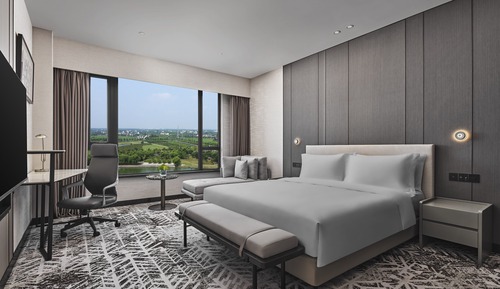 Suite, 1 King Bed, Lake View