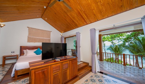 Villa, Beachfront