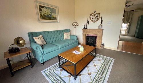 1 Bedroom Suite with Balcony (Cabernet)