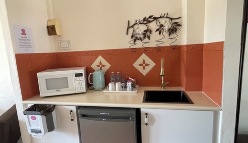 1 Bedroom Suite with Balcony (Shiraz)