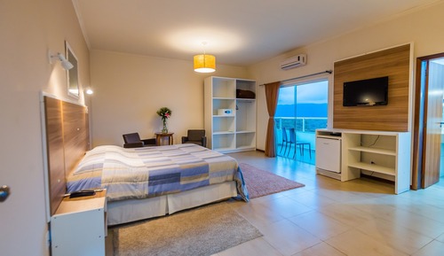 Room, Hot Tub