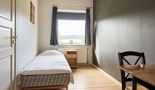 Single Room, Shared Bathroom