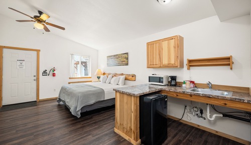 Deluxe Cabin, 1 King Bed, Kitchenette