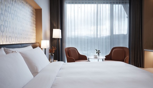 Premier Twin Room (Free Pool and Theme Park BIG3 Access & Free Minibar)