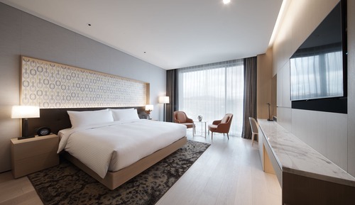 Premier King Room (Free Pool and Theme Park BIG3 Access & Free Minibar)