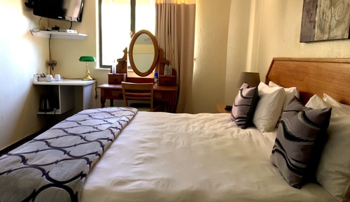 Room (I)