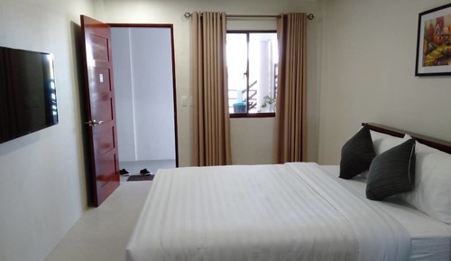 Deluxe Room, 1 Queen Bed, Non Smoking