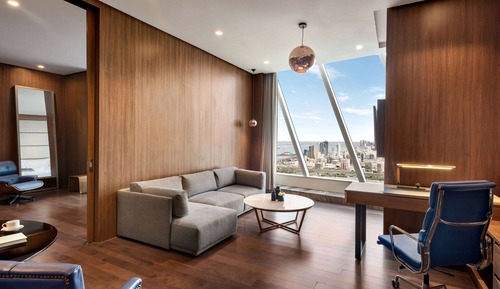 Executive Suite, 1 King Bed, Smoking (Club, 1 Bedroom)