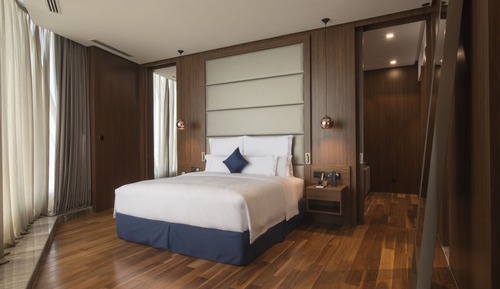 Suite, 1 King Bed, Non Smoking (One-Bedroom Suite)