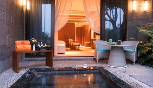 Patio Pool Room - King