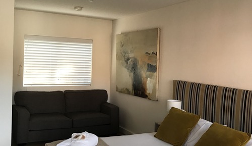 Standard Queen Room 