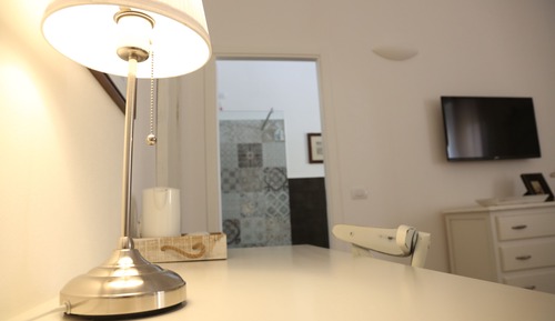 Deluxe Double Room (White)