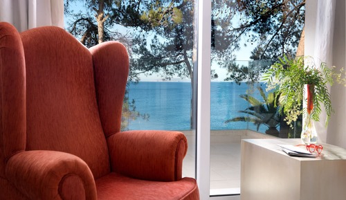 Exclusive One-Bedroom Suite Sea View