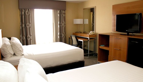 Standard Room, 2 Queen Beds (Bath Shower Combination)