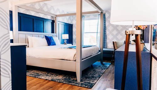 Deluxe Room, 1 King Bed, Refrigerator & Microwave
