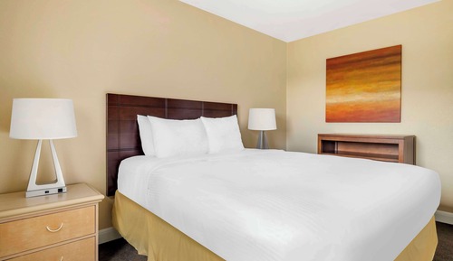 Studio, 1 Queen Bed, Roll-in Shower