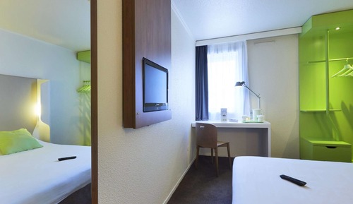 Standard Room, 1 Queen Bed