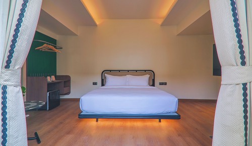 Bee Eater - Spacious Luxury Room