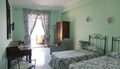 Deluxe Triple Room
