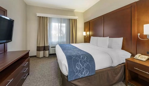 Suite, King Accessible (Bathtub), Non Smoking