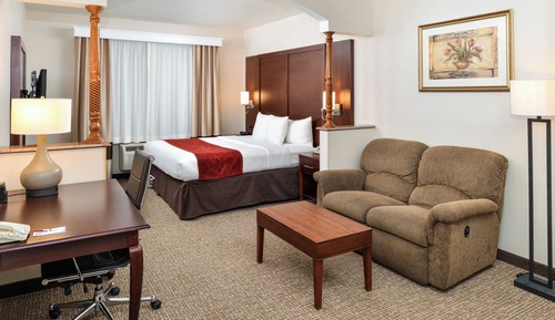 Suite, King, Recliner, Loveseat, Wetbar, Non Smoking