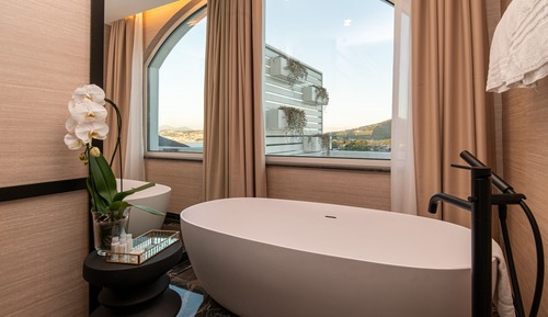 Executive Studio Suite, Bathtub