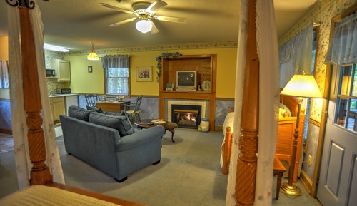 Romantic Cottage, Multiple Beds, Non Smoking, Jetted Tub
