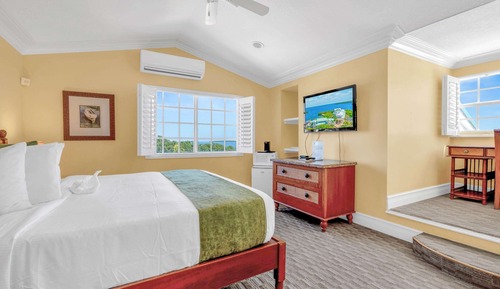 Deluxe Room, 1 King Bed, Non Smoking, Ocean View