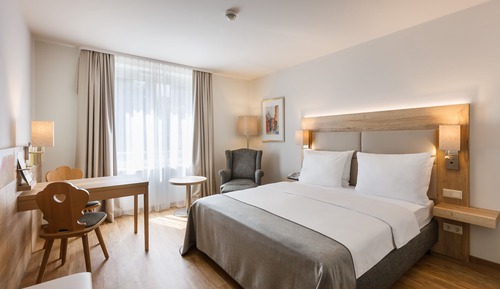 Standard Room, 1 Queen Bed