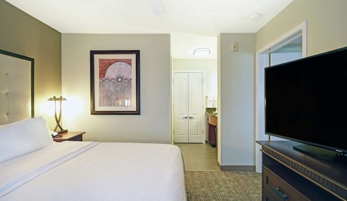 Suite, 1 King Bed, Accessible, Bathtub (Mobility & Hearing)