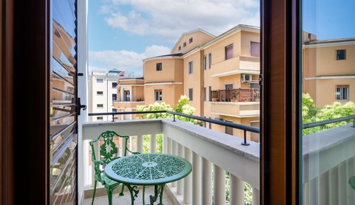 Deluxe Room, 1 Queen Bed, Non Smoking, Balcony