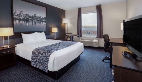 Standard Room, 1 Queen Bed