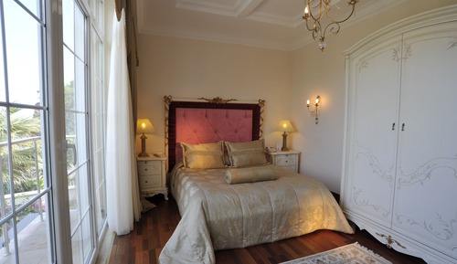 Grand Villa