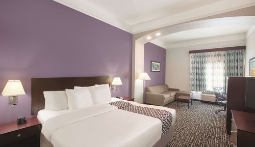 Deluxe Room, 1 King Bed, Accessible, Non Smoking (Mobility,Hearing,Tub w/Grab Bars)
