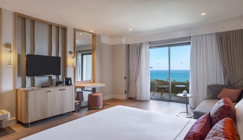 Grand Superior Sea View
