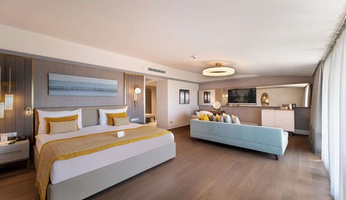 Penthouse Suite, Sea View