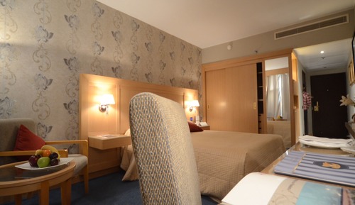 Executive room with lounge access