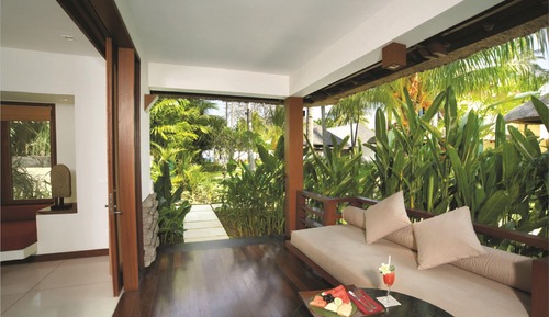 Room, Garden View