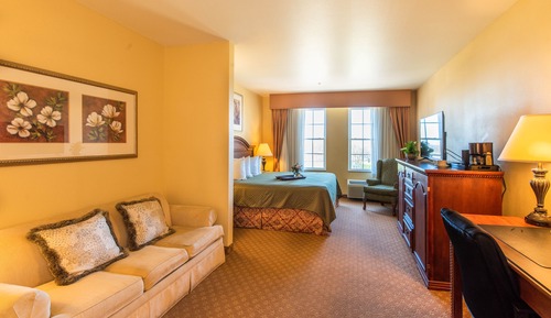 Superior Room, 1 King Bed, River View
