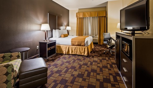 Standard Room, 1 Queen Bed, Non Smoking, Refrigerator & Microwave