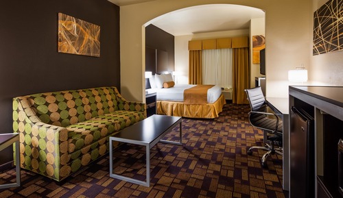 Suite, 1 King Bed, Non Smoking, Microwave